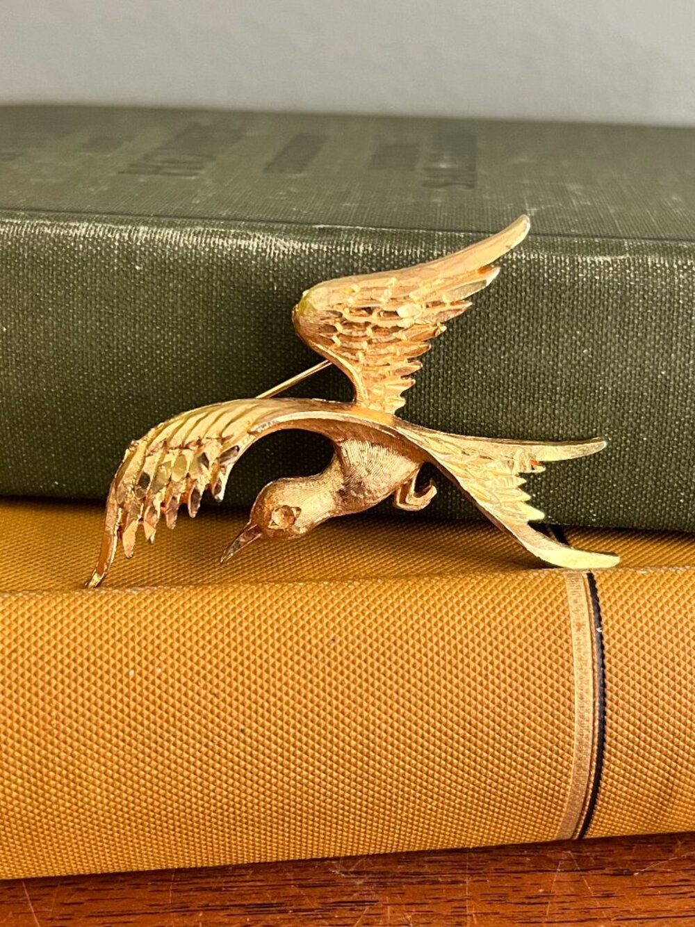 Vintage Mamselle Gold Tone Flying Bird Brooch Mid Century Pin *Flaw